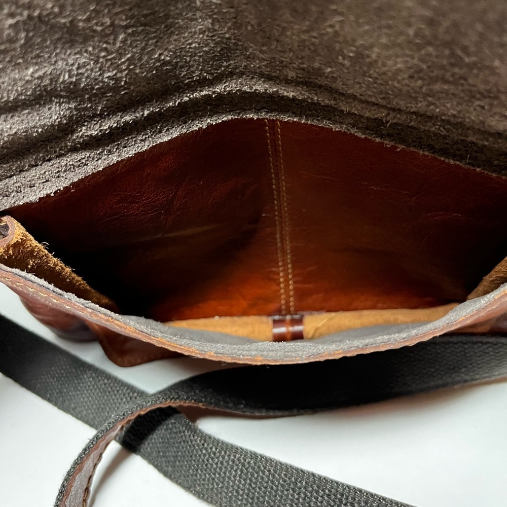 Jack George’s leather Voyager Crossbody bag - Picture 6 of 15